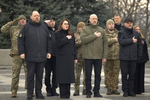 Зеленський вручає бойові прапори: День Збройних Сил України