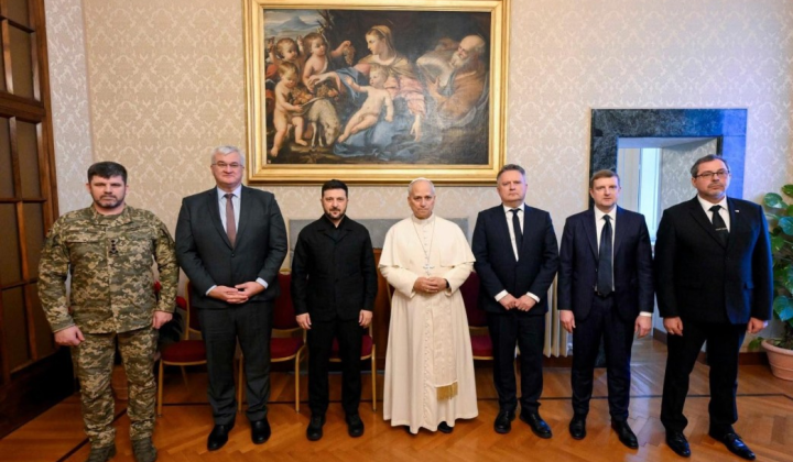 Zelensky and the Pope at the meeting
