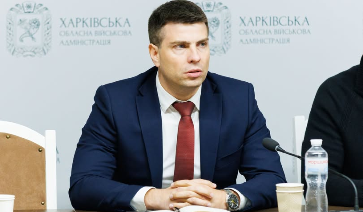 Автобус на дорозі у Харківській області