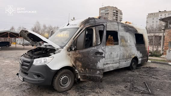 Раненые спасатель, полицейский и ребенок