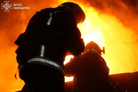 Зруйновані енергооб'єкти та будинки від російських атак
