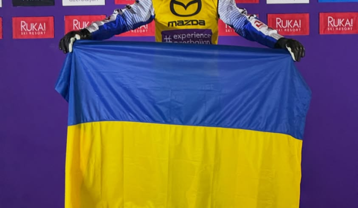Олександр Окіпнюк отримує золоту медаль в Руці