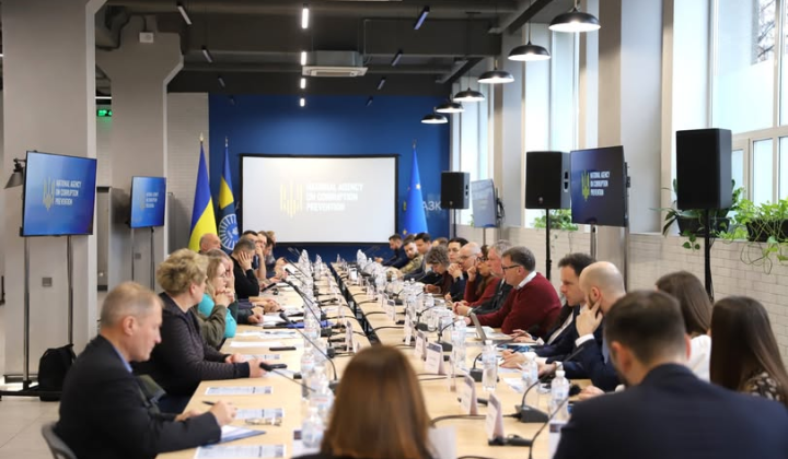 Логотип НАТО та НАЗК на зустрічі