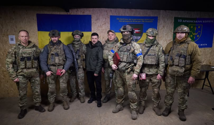 Паспорт України з печаткою