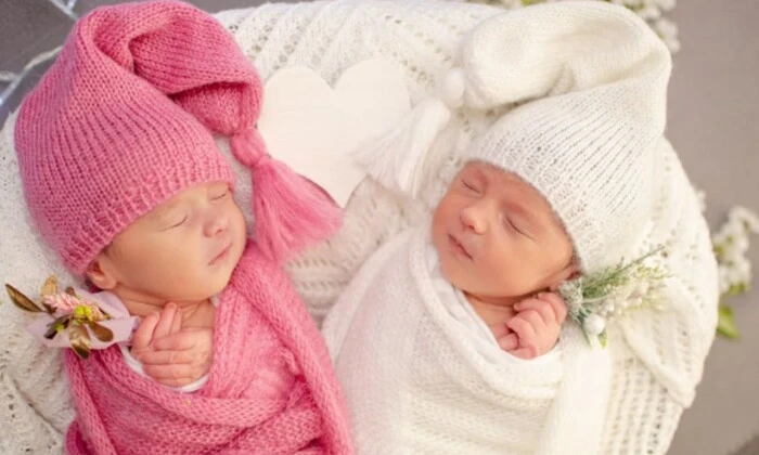 Діти на фотографії з іменами Ро, Ліліт, Елай