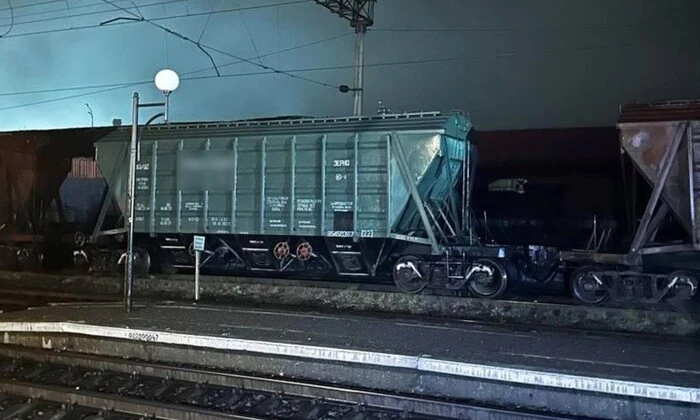 Подросток ранен электричеством на крыше электропоезда