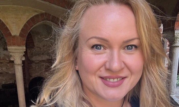 Донька привітала маму з днем народження