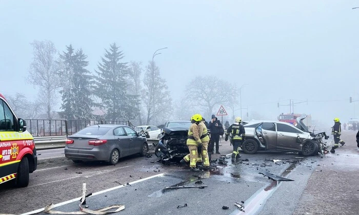 ДТП з вісьмома авто на трасі