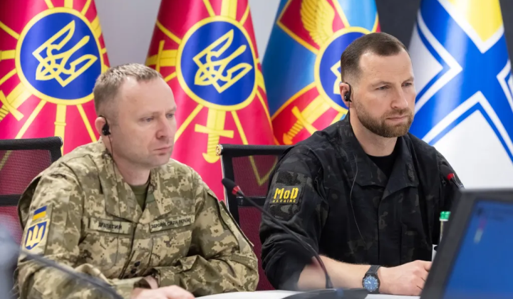 Поставки дронів та ППО для України