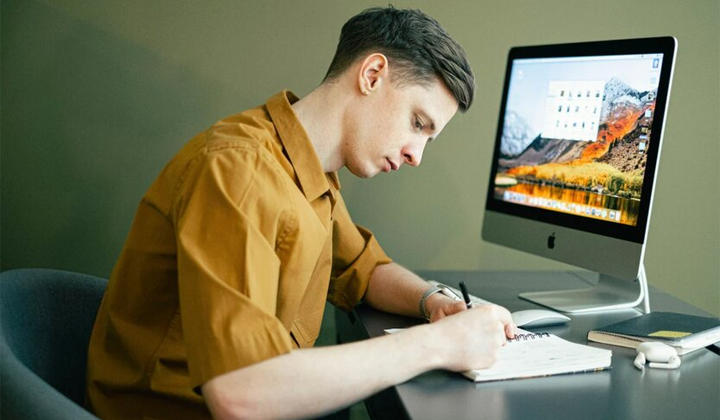 Украинцы с паспортом ЕС имеют преимущество