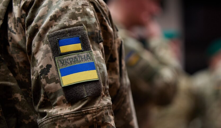 Военный омбудсмен разговаривает с военнослужащими