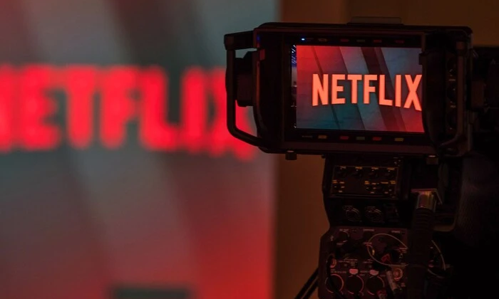 Логотип Netflix з перекресленим 'відмовляюсь' написом