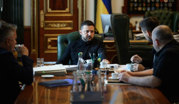 Zelensky at a meeting with negotiating team