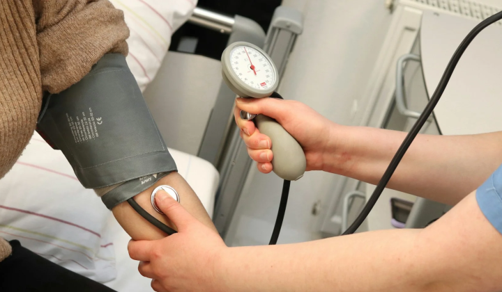 Portable device for hypertension diagnosis