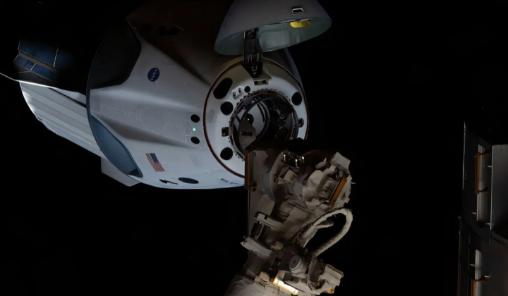 Stanford's HSI model spacecraft docking training