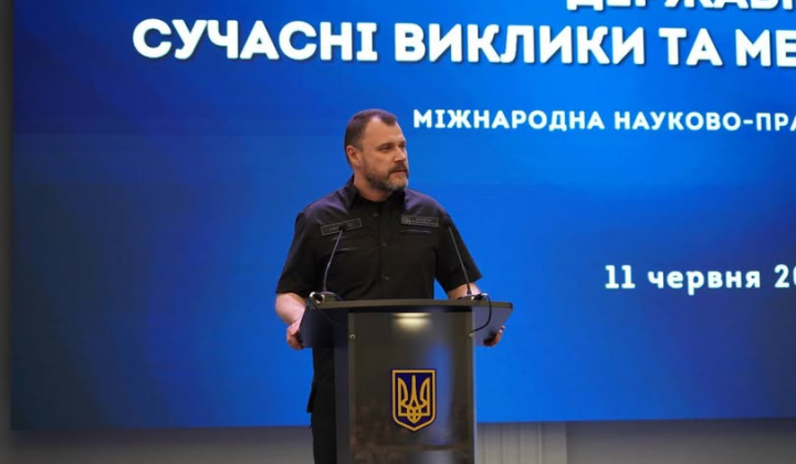 Портрет декана Академії внутрішніх справ