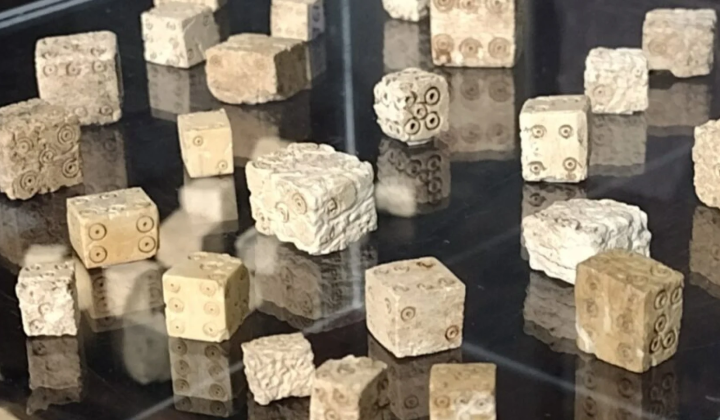 Ancient bone dice found in Grand