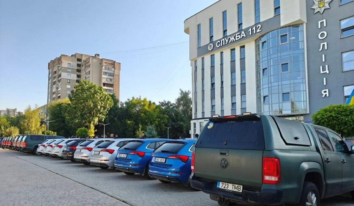 Патрульна поліція відправляє машини до України