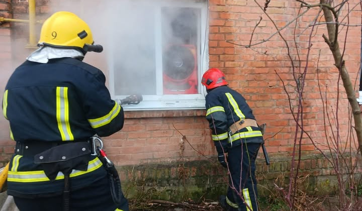 Евакуація людини з диму на Житомирщині