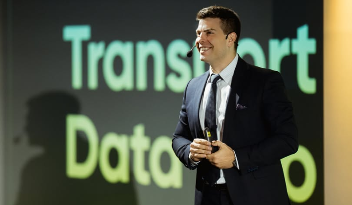 Transport platform for changing logistics