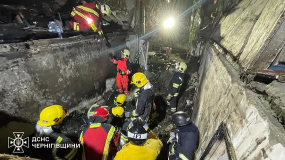 Зруйнований будинок у Чернігівщині