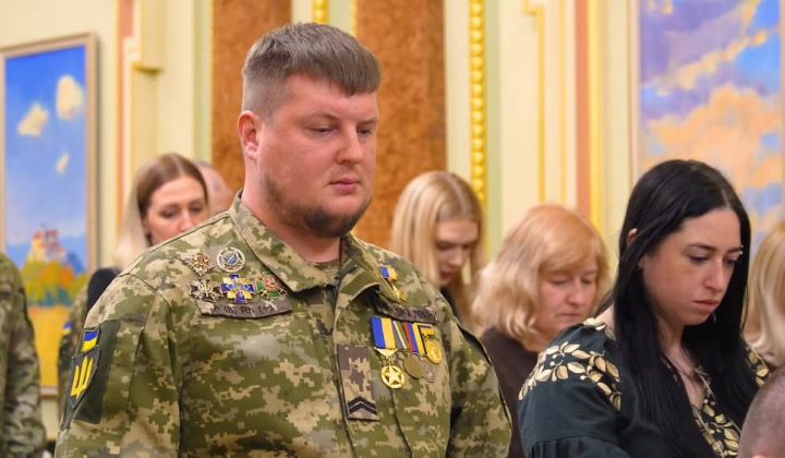 Awarding certificates to heroes of Ukraine