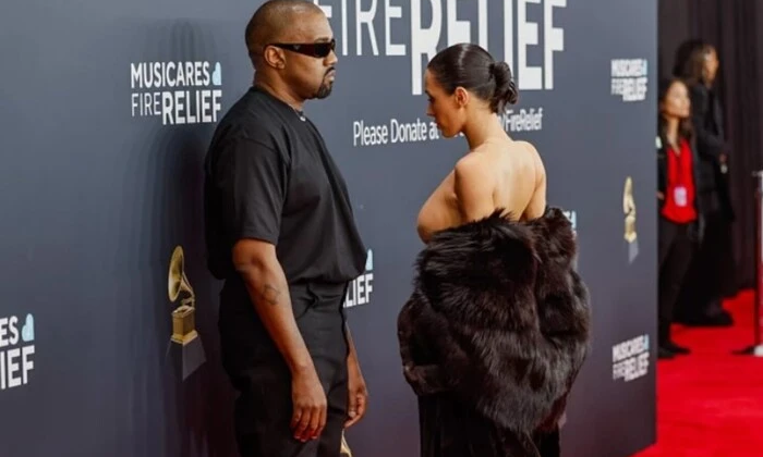 Дружина Каньє Веста удивляет невидимым нарядом