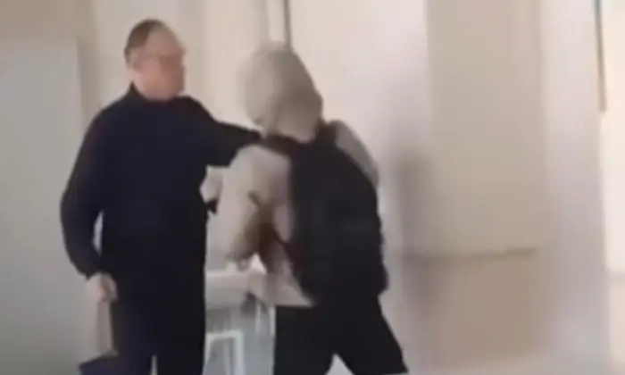 Драка ученика с учителем в школе