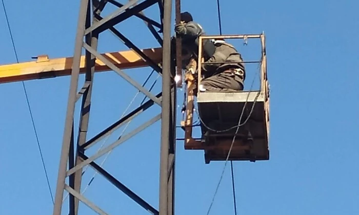 ДТЕК відновлює світло після обстрілів