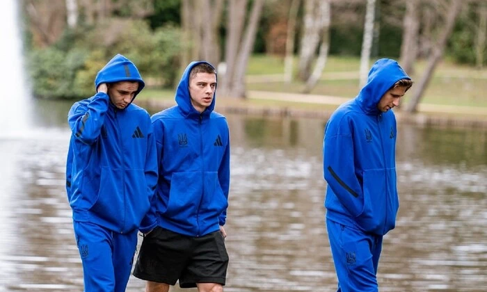 Миколенко і Забарний на футбольному полі