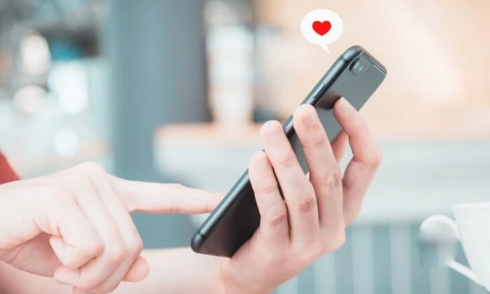 Couple online - happiness