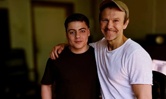 Svyatoslav Vakarchuk with another singer