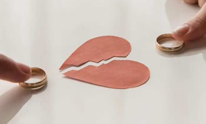 Обурене жінкою шлях до онлайн розлучення