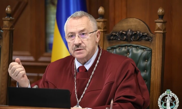 Суддя Конституційного суду відправлена у відставку