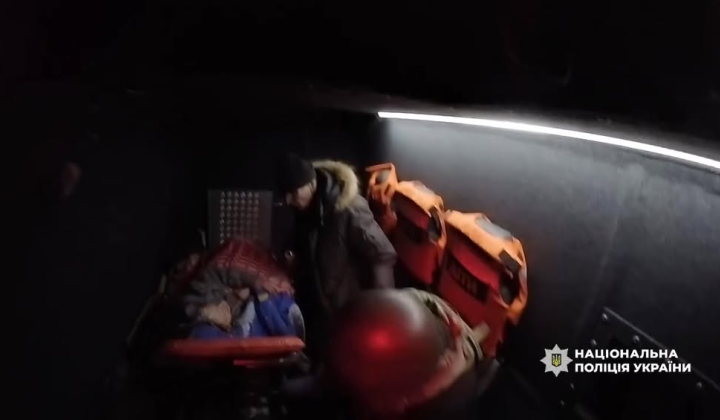 Evacuation of an elderly couple in Sumy region