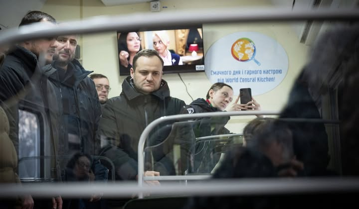 Мобильный пункт обогрева в Киевской области