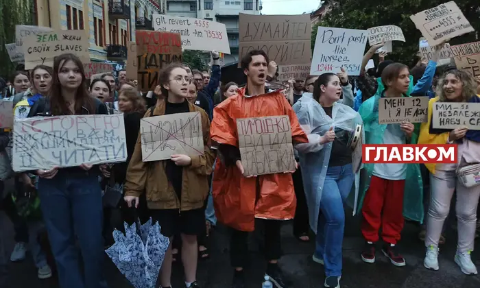 Митинг в Киеве с программой «Контракт 18-24»