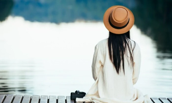 Грустные глаза женщины, мысли о одиночестве