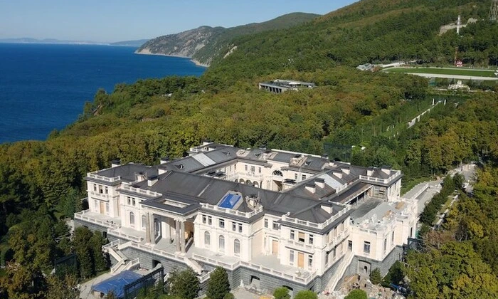 The fire was extinguished near Putin's Palace