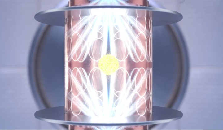 Capsules for thermonuclear startup