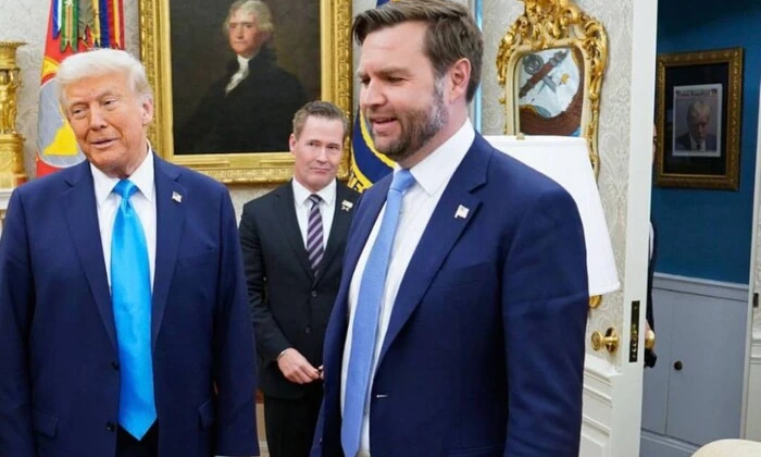 Трамп удерживается в Белом доме