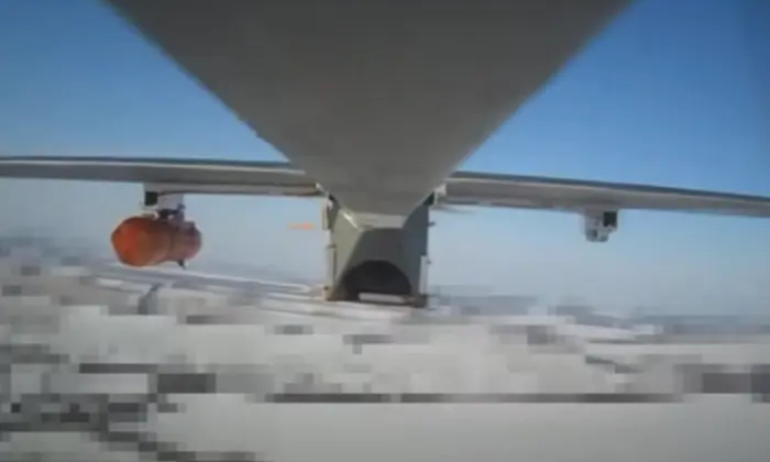 Дрони зі штучним інтелектом на фоні прапора України