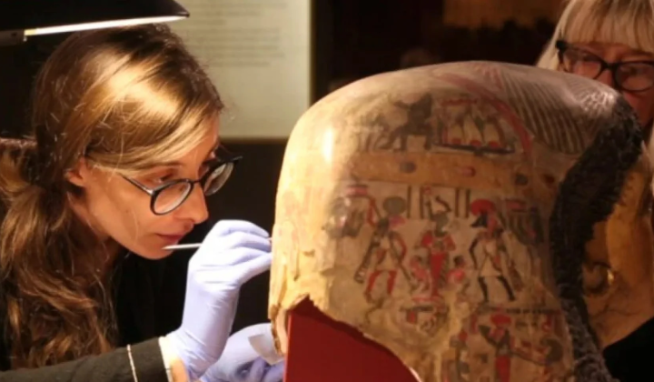 Ancient Egyptian paints and sesame proteins