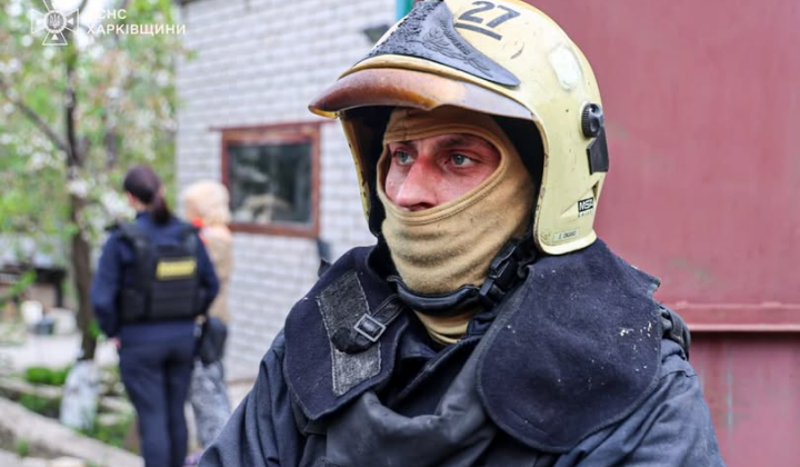 Російський дрон на даху будинку