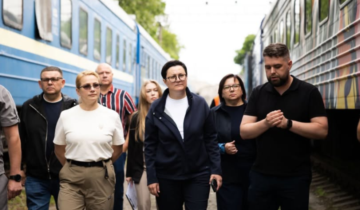 Потяг-кухня з 10 тисяч їжі для ВПО