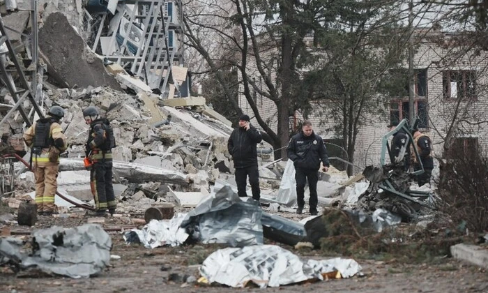 Разрушенное здание горсовета Изюма после атаки