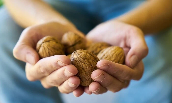 Яркие открытки на Ореховый Спас