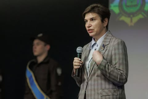 Deputy Minister of Internal Affairs Inna Yashchuk and high school students