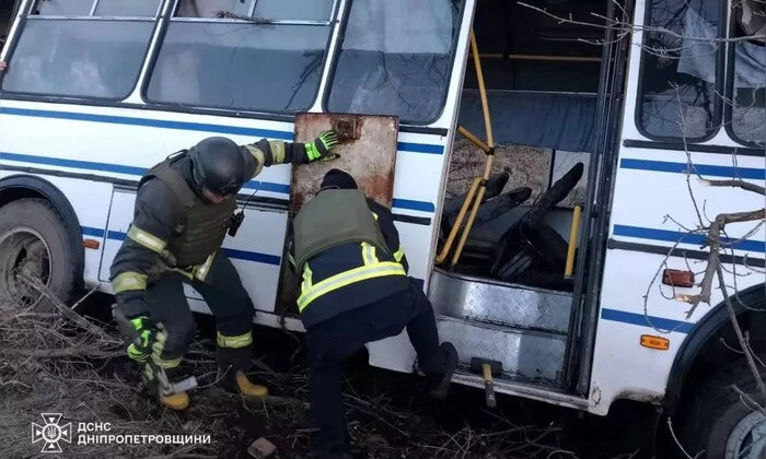 Автобус в аварії з десятком постраждалих