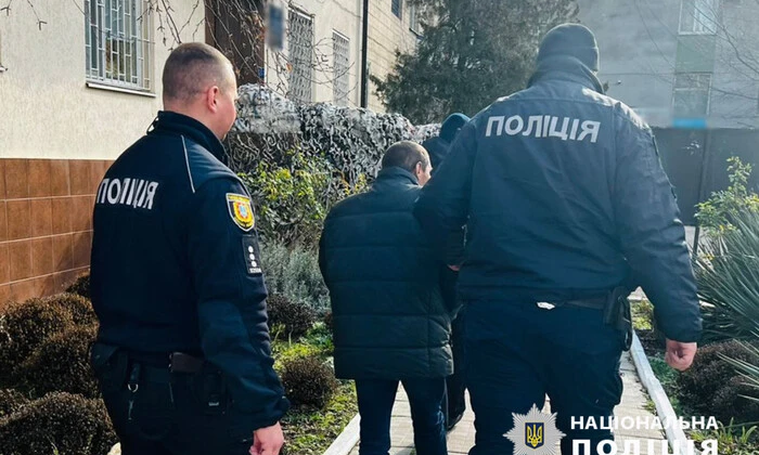 Поліцейські на місці трагедії.